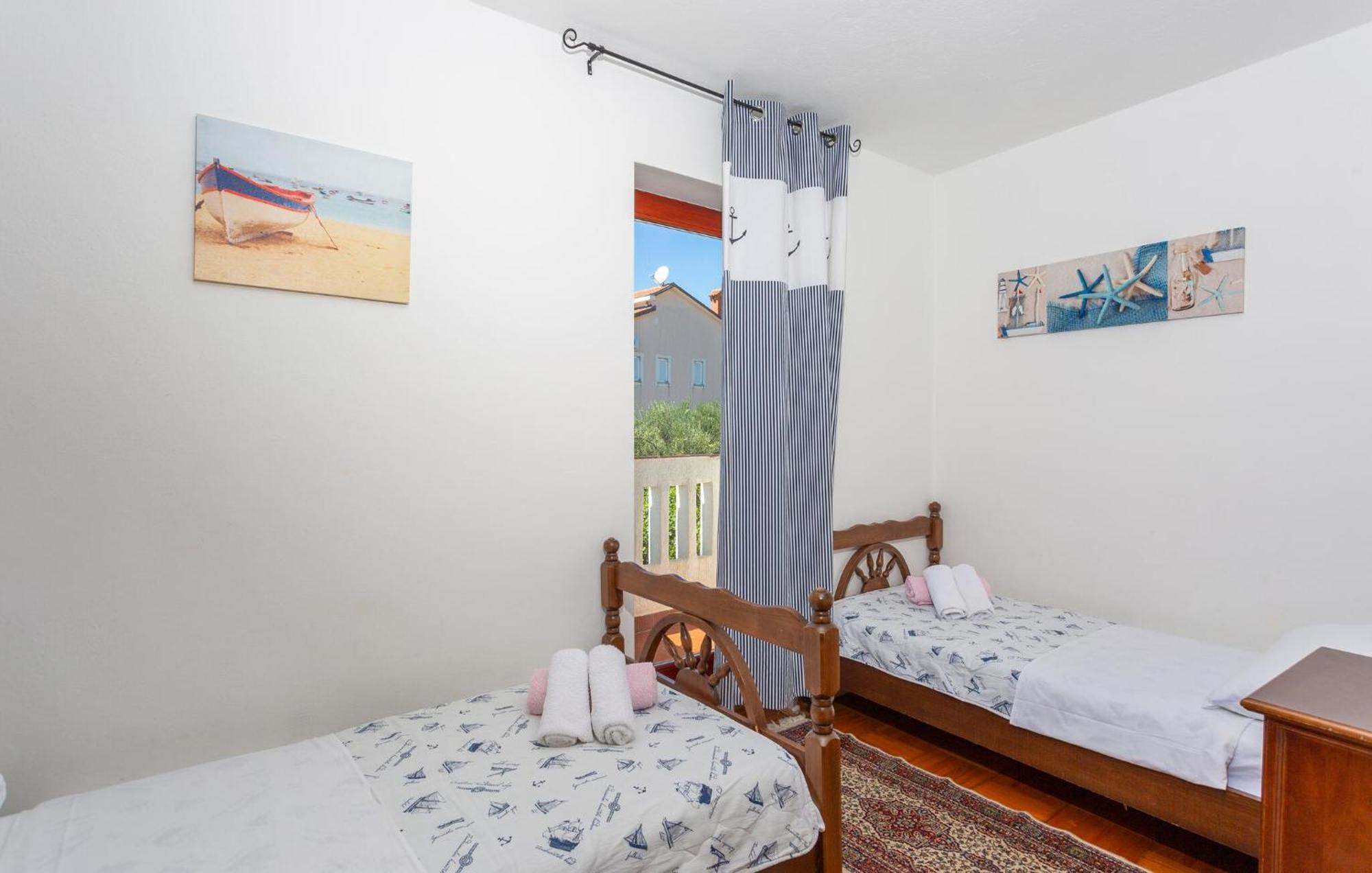 3 Bedroom Stunning Apartment In Krk Кърк Екстериор снимка