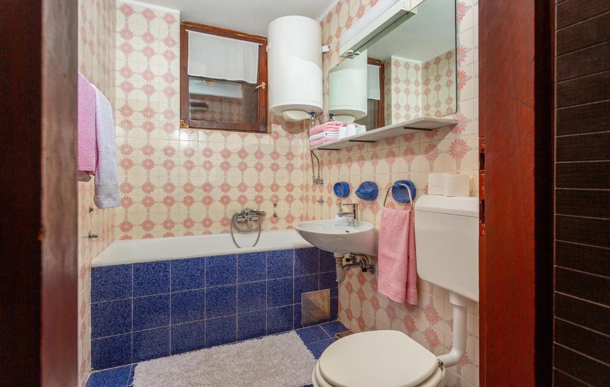 3 Bedroom Stunning Apartment In Krk Кърк Екстериор снимка